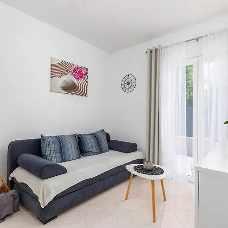 Sunny Lena Apartment Pula